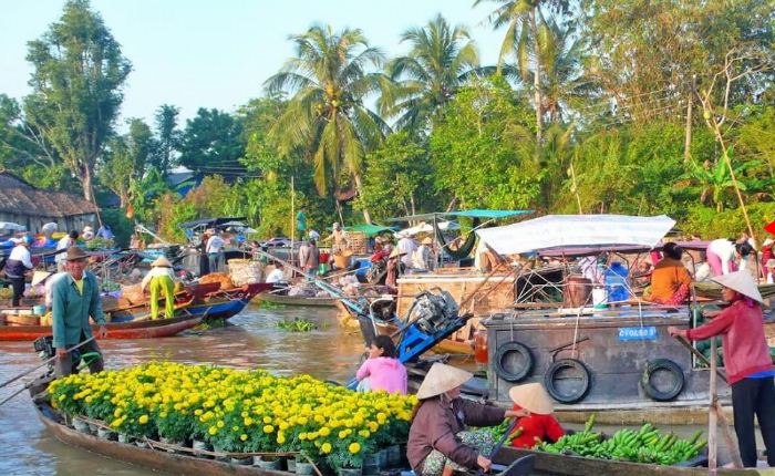 visit-mekong-delta-floating-markets-3